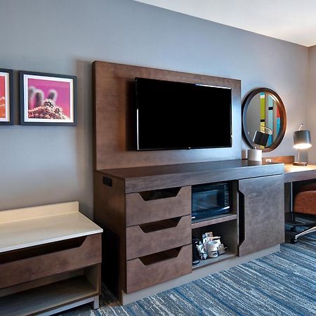 Hampton Inn & Suites Las Vegas Convention Center - No Resort Fee Экстерьер фото
