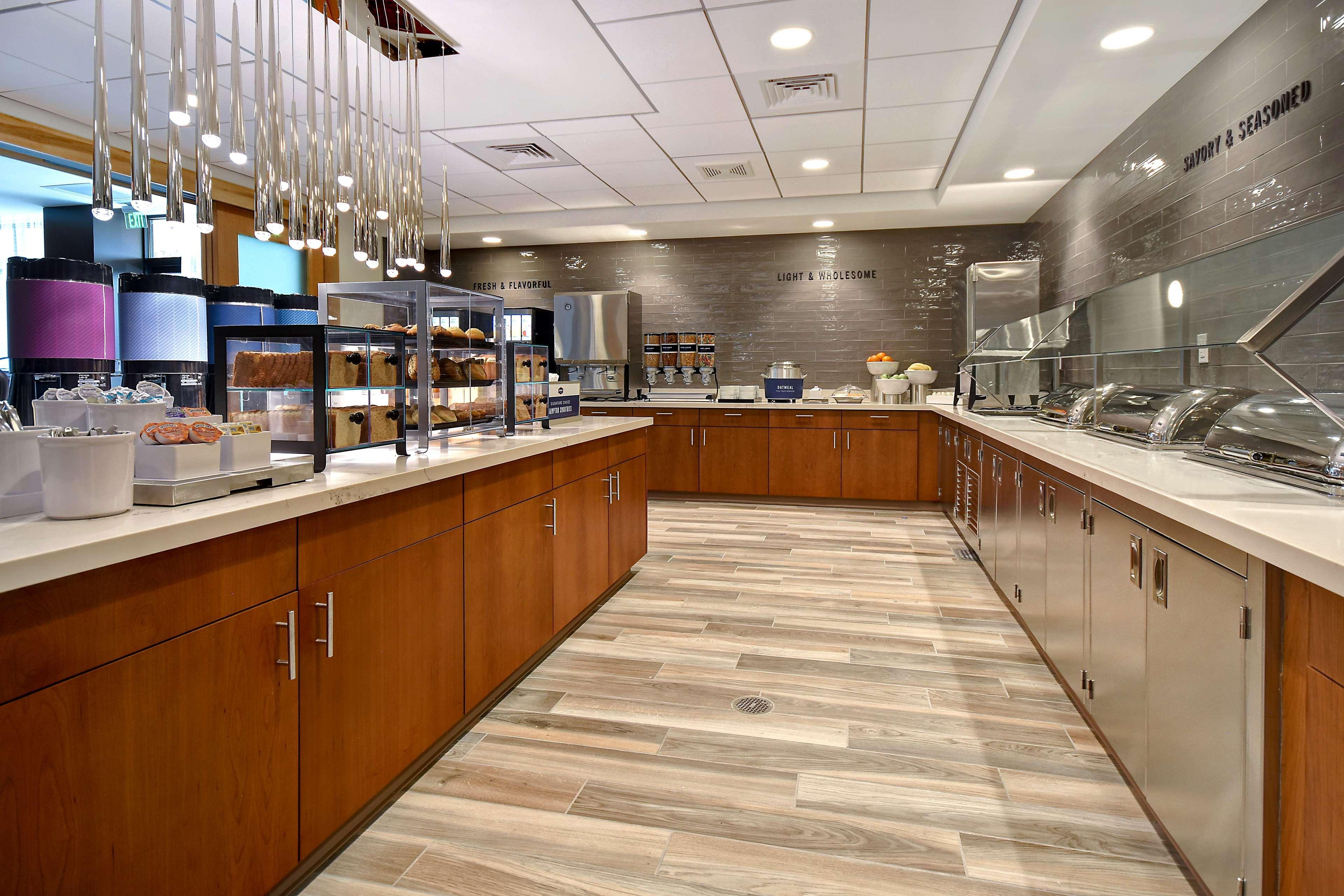 Hampton Inn & Suites Las Vegas Convention Center - No Resort Fee Экстерьер фото
