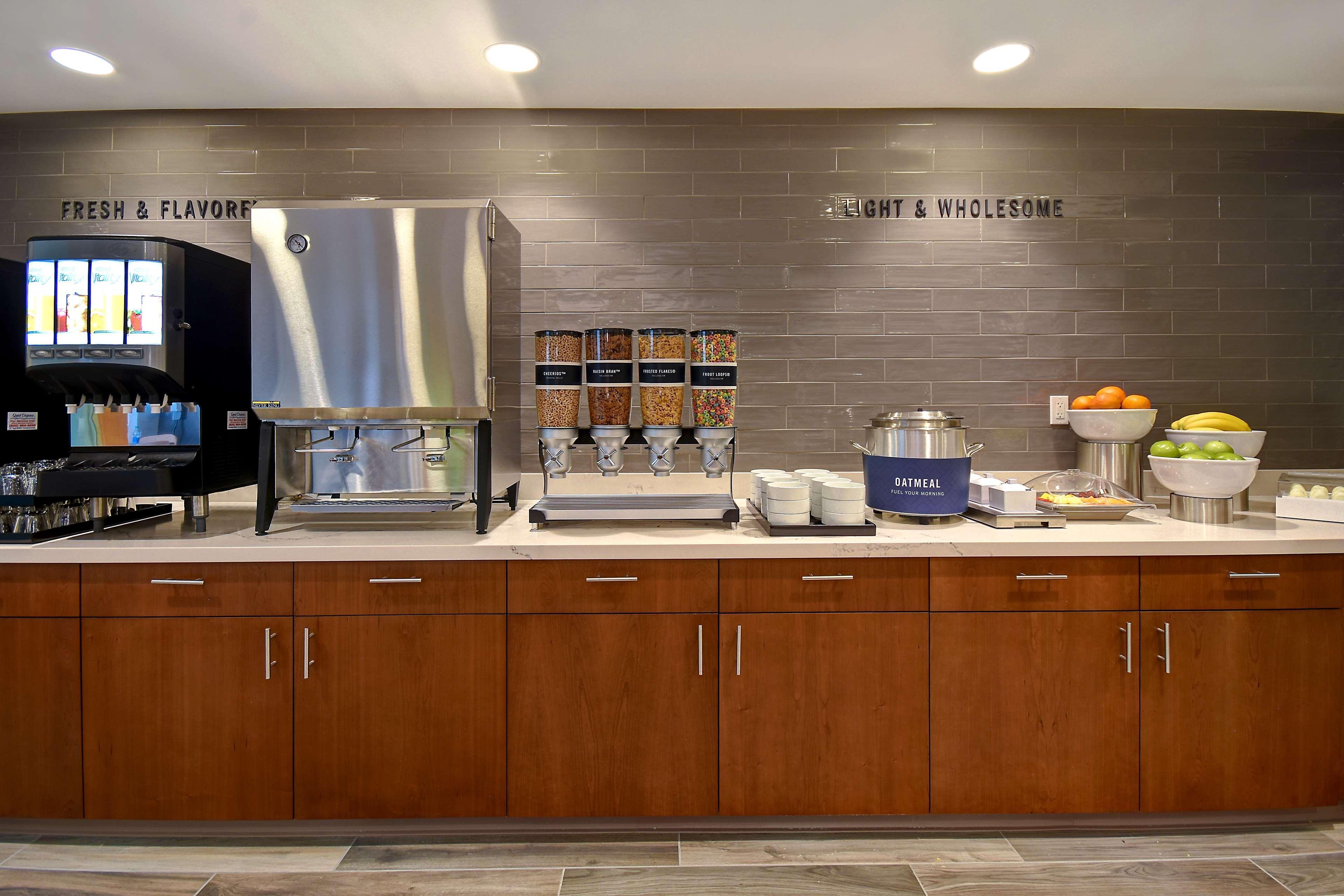 Hampton Inn & Suites Las Vegas Convention Center - No Resort Fee Экстерьер фото