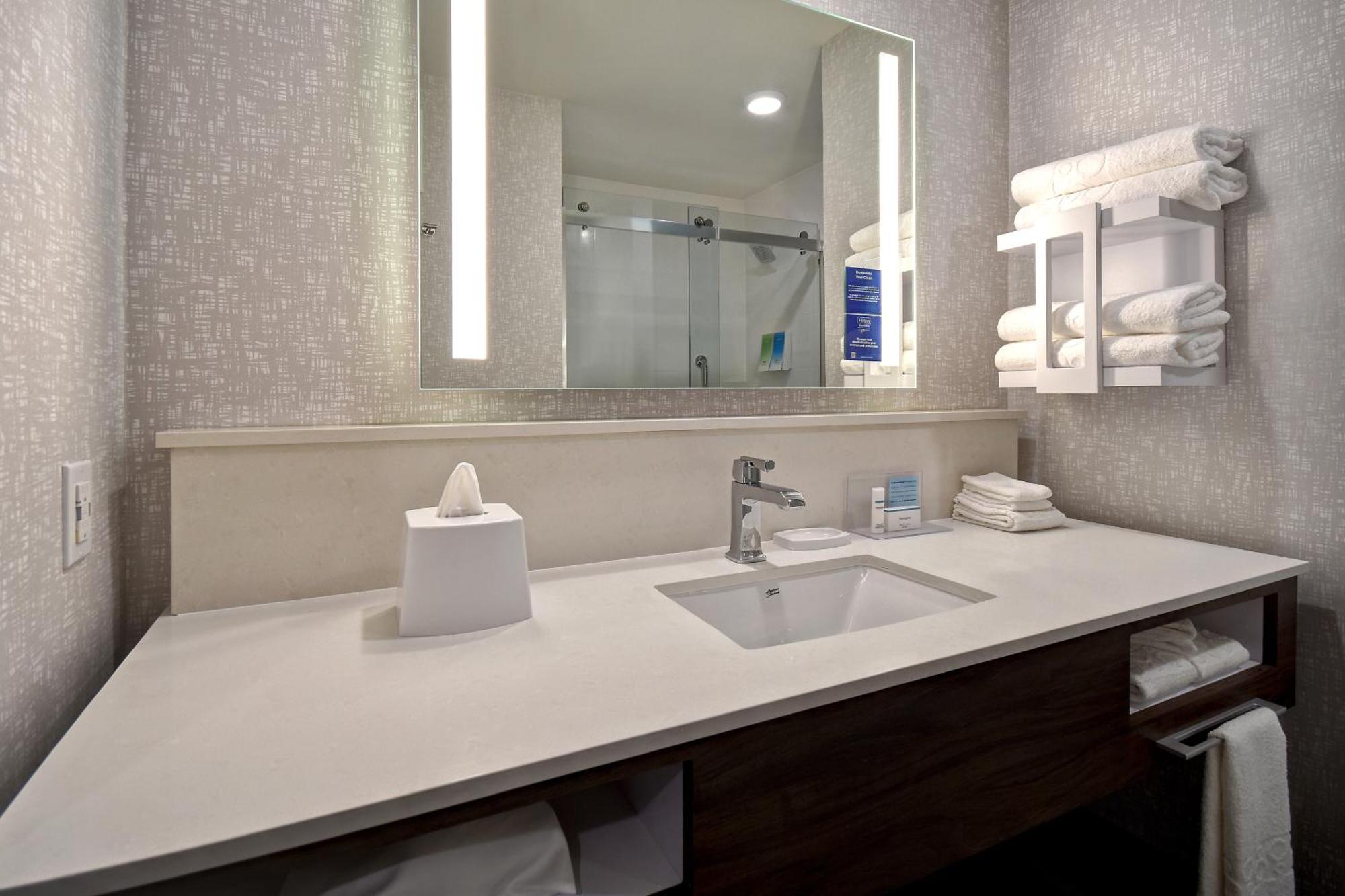 Hampton Inn & Suites Las Vegas Convention Center - No Resort Fee Экстерьер фото
